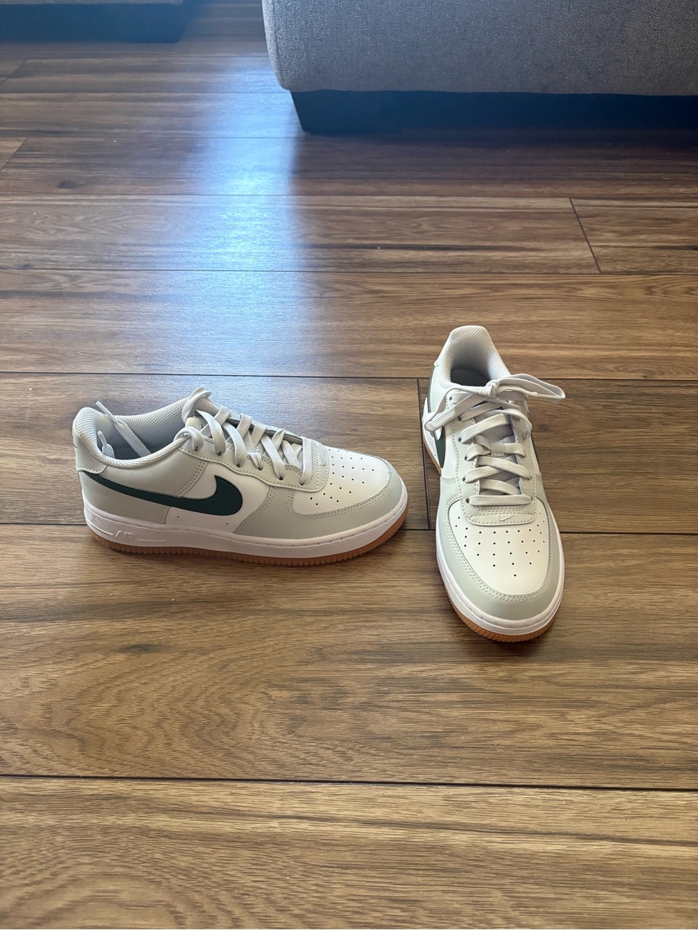 Nike Kids Low-Top Sneakers in Cream with Green Swoosh